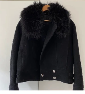 Meotine jacka  - Jacka som liknar meotine, fast är lite grön 