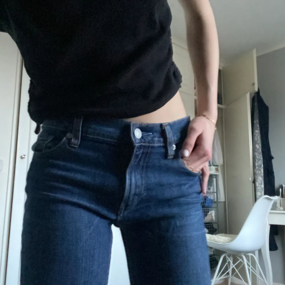 Bra skick, använda några gånger Är 165 cm lång och dem passar mig Meddela vid eventuella frågor💞. Jeans & Byxor.