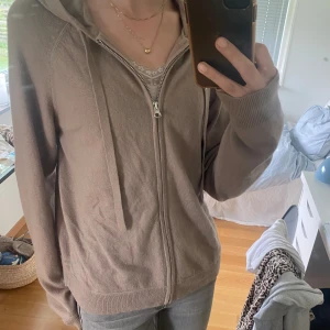 Kashmir kofta  - Kofta i Kashmir blandning i storlek xs, i toppen skick! Bara att skriva vid frågor!😊