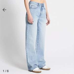 Säljer mina ljusblåa jeans som aldrig är använda. Jag säljer de för 120kr men köparen kommer även stå för frakt💗💗