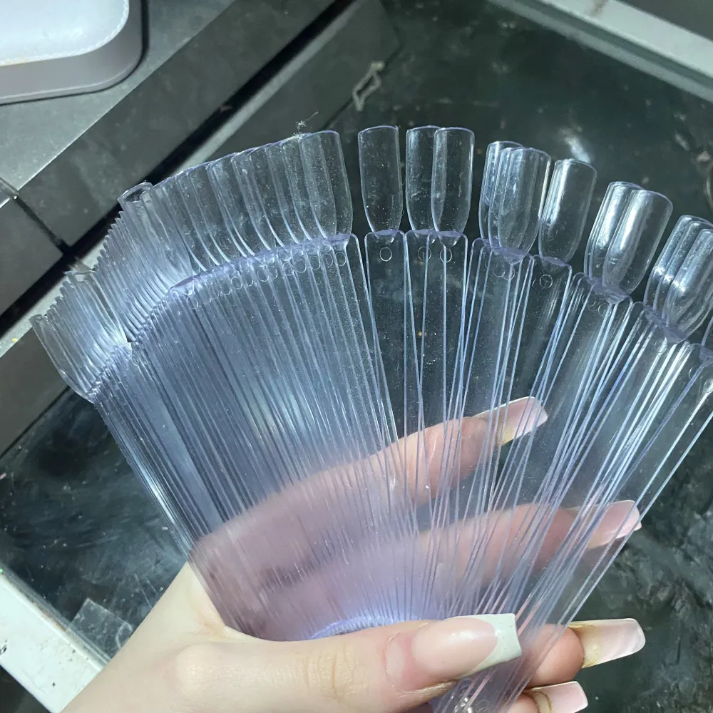Hej! Jag väljer nu att sälja mina nagel saker då jag tappat intresset, har inte bestämt priset än. Men jag tänker mig runt 800kr, pris kan självklart diskuteras! Vill ni ha flera bilder på produkterna så kontakta gärna mig! Allting medföljer . Muu.