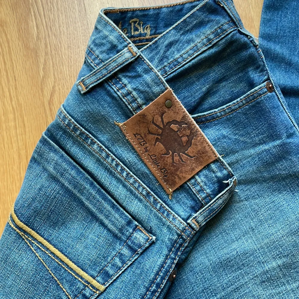 Lågmidjade bootcut jeans från LTB. Så snygg tvätt 😍😍😍 saknar storlek men passar S. Jeans & Byxor.