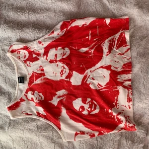 Topp - Topp med rött tryck:)