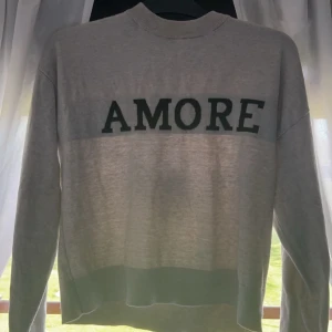 Tröja  - Kommer aldrig till användning tyvärr och har använt 1 gång🤍