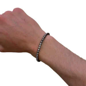 Vintage armband med detaljer  - Vintage armband med detaljer. Köp antingen enskild eller som paket med andra varor till billigare pris. Köpare står för frakt :).