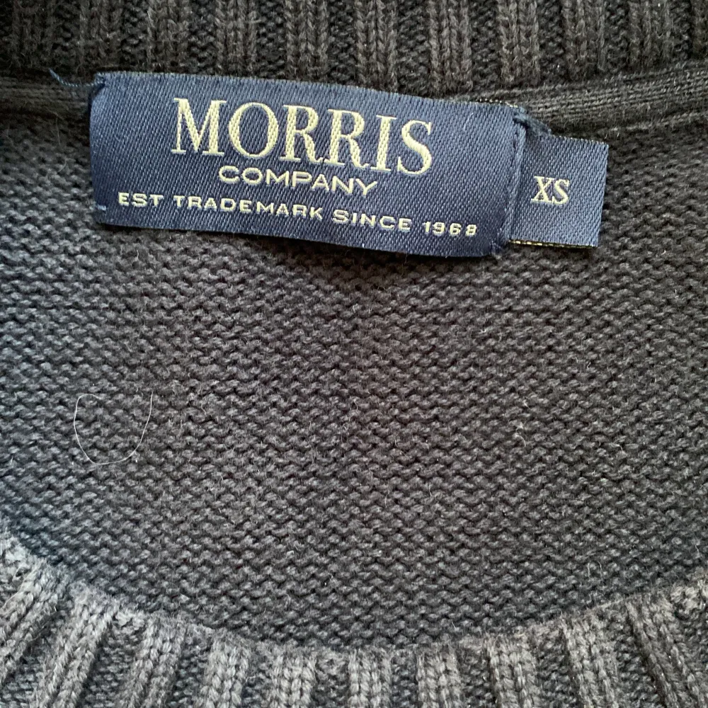 Säljer en Morris tröja i storlek Xs men sitter mer som S eller M. 8/10 skick, inga defekter. Nypris: 1400kr, Vårt pris: 299kr. Modellen är 190 cm lång. Hör av er vid frågor eller funderingar . Tröjor & Koftor.