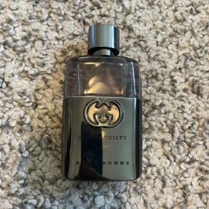 Parfym - Säljer min Gucci Guilty som jag inte använder längre, ca 40-45 ml kvar av 50 ml ( pris går att diskutera)