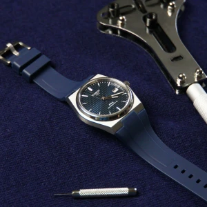 Band till Tissot PRX -  Mått: 125mm+70mm Material: Silikon, Spänne i 304l rostfritt stål Passar handleder: 13-19cm Passar: Tissot PRX 40mm