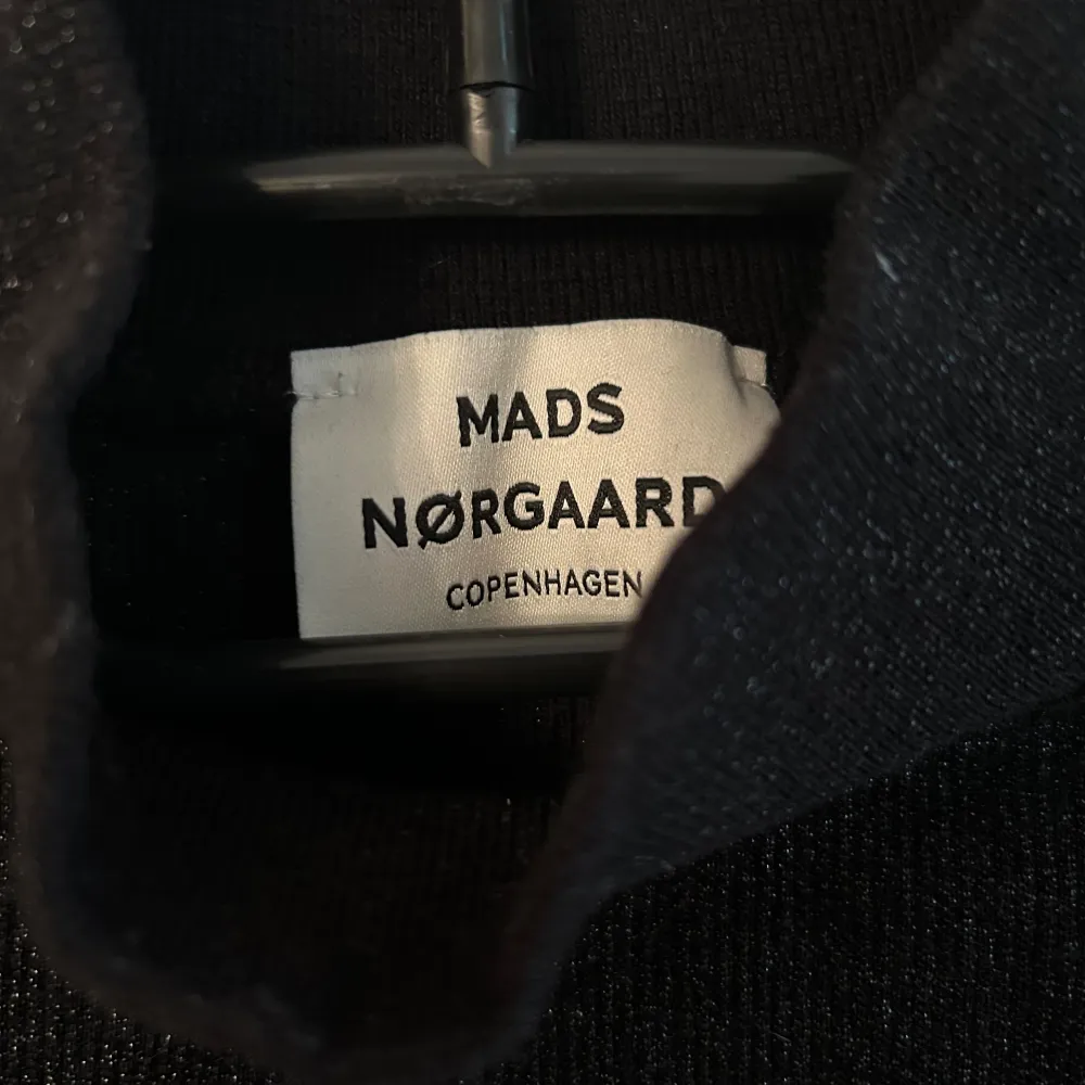 Säljer denna glittriga toppen från Mads Nørgaard i fint skick✨. Toppar.