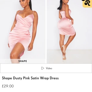 Rosa satin klänning! - Säljer denna rika satinklänningen från prettylittlethings då jag fått hem två stycken. Den är super fin och formar kroppen på ett perfekt sätt. Klänningen är köpt för 450 och jag säljer den för 200. Pris kan diskuteras! Kan sänka! 