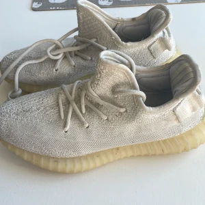 Yeezy - Adidas Yeezy stl 38. 