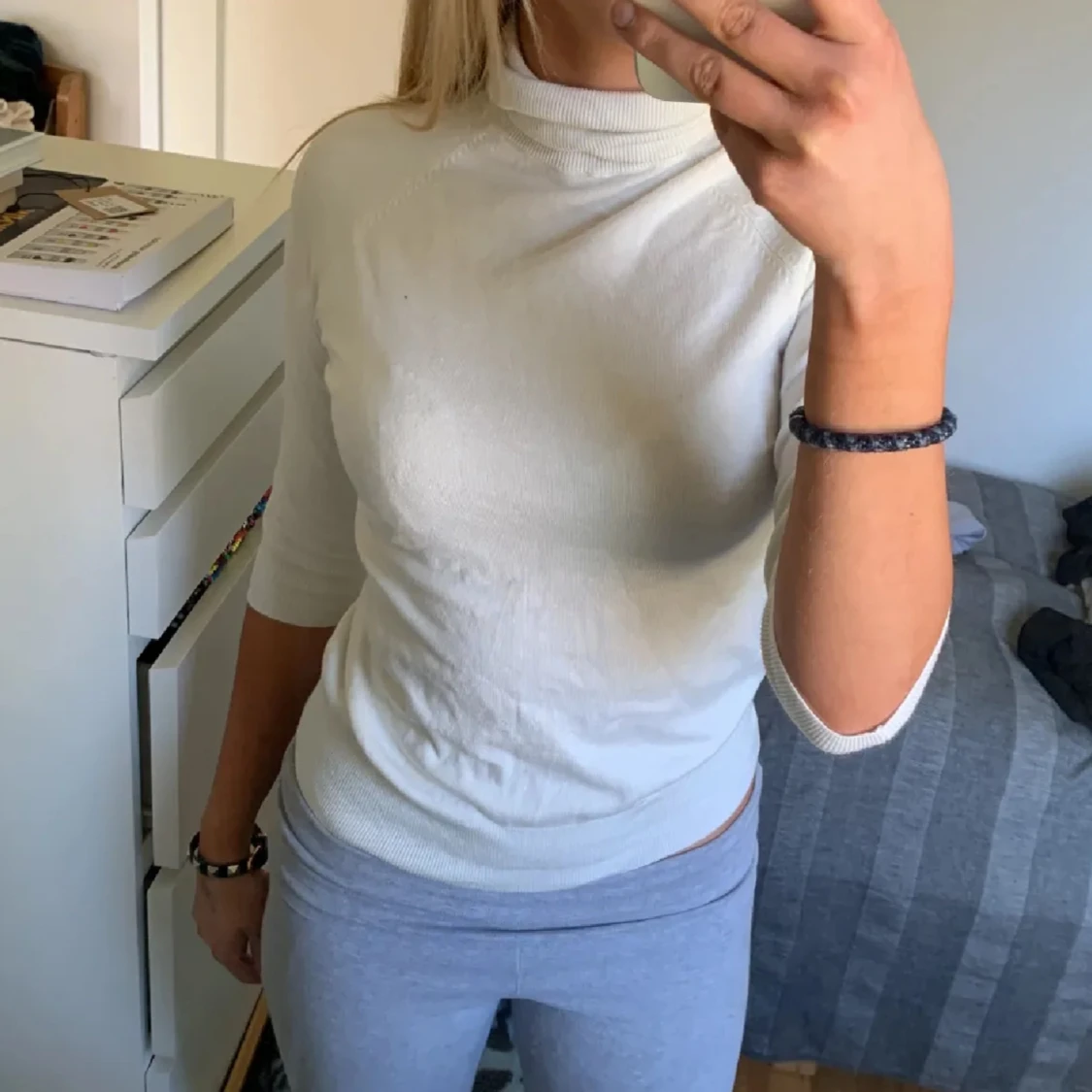 Vit kortärmad stickad