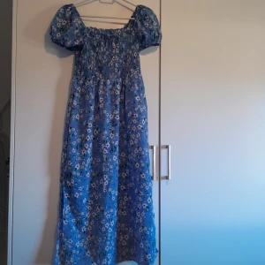 Klänning - Klänning i jätte bra skick. Använd bara en gång på en fest! 