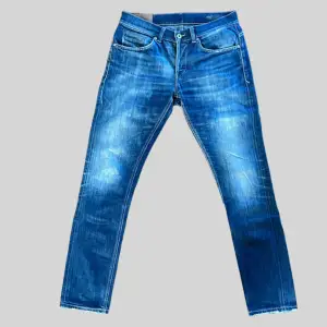 Säljer dessa riktigt feta jeans i från lyx märket dondup. perfekt för dig som söker ett par goa slim fitt jeans! Vid frågor och funderingar skriv gärna! 