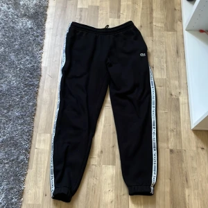 Lacoste mjukis - Lacoste mjukis Storlek M Bra skick