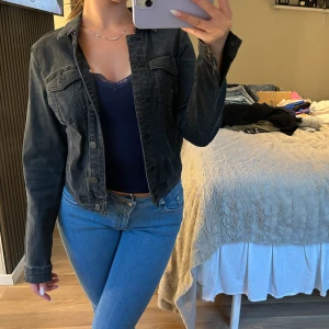 Jeansjacka - Jeansjacka från vero moda som ej kommer till användning 🩷bra skick!
