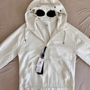 Cp Company - Hej, Cp Company kofta som jag säljer. Köpt från NK. Storlek S kvitto och tags medföljer. Flera bilder kan skickas om du är intresserad 