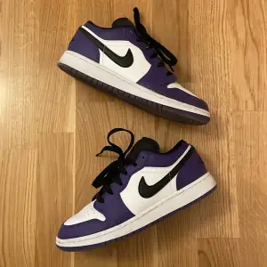 Bra skick, få gånger använd  Jordan 1 Low ”Court Purple White” 553560-500