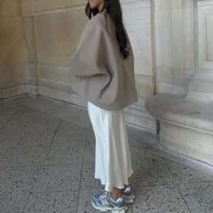 Kjol  - Helt ny kjol och är väldigt fin färg 🌸💞 funkar perfekt till allt och är väldigt trendigt 