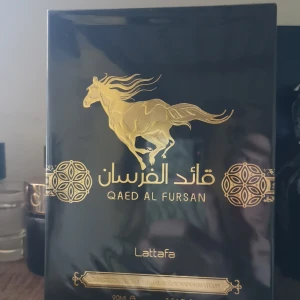 Qaed al fursan lattafa - Byter gärna men det går också bra att bara köpa skicka priv om du har frågor eller vill ha fler bilder.