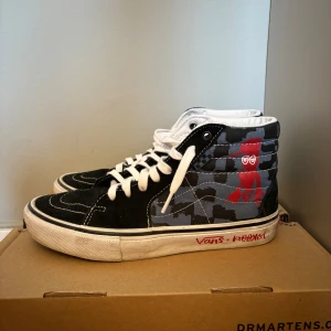 Vans - Säljer mina älskade väns då de inte kommer till användning längre. I gott skick och använda max 20 gånger. Helt perfekta till bara ben nu i sommar eller ett par snygga jeans💕