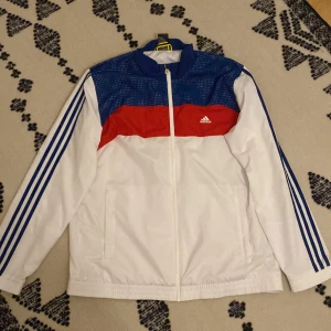 Adidas Kofta - Tunn Adidas kofta, används 2-3 gånger