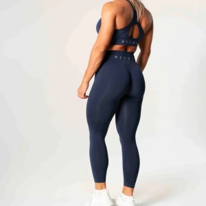 Relode prime scrunch tights - Träningstights från relode i modellen prime scrunch, anspända ett fåtal ggr och som nya! Storlek S men passar M och XS också skulle jag vilja påstå💙färgen är marinblå. Nypris 699 kr