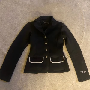 Tävlingskavaj  - Fint skick, storlek 150