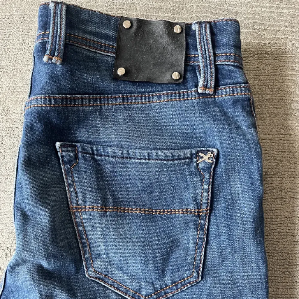 Intressekoll på mina riktigt sköna tramarossa jeans! Nypris runt 4000. Skriv vid minsta lilla fundering. Jeans & Byxor.