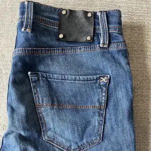 Intressekoll på mina riktigt sköna tramarossa jeans! Nypris runt 4000. Skriv vid minsta lilla fundering