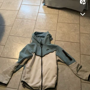 Nike tech sällsynt  - Pris kan sänkas vid snabbköp  Kofta S Byxor M