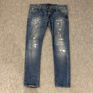 Dondup jeans - Skick 6/10 har använt rätt mycket  Modell: sam(slim fit) storlek:34 men sitter ungefär som 32 Om ni har några frågor bara att höra av sig 