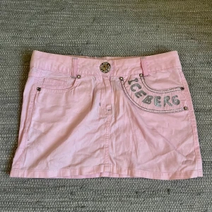 Rosa minikjol - Rosa minikjol. Midjemått 38cm längd 30 cm. Köp via köp nu ❤️‍🔥