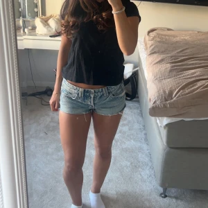 Jeansshorts - Säljer dessa eftertraktade jeansshorts från pull & bear🤍