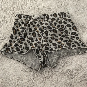 Pyjamas shorts - Knappt använd och mycket bra skick!☺️köparen står för frakten. 