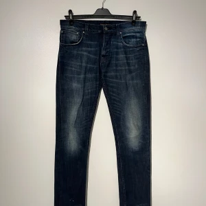 Nudie Jeans - Tja, vi säljer ett par riktigt feta jeans från nudie, modellen är Grim Tim och är i storleken W 32 och L 34 (9/10 skick