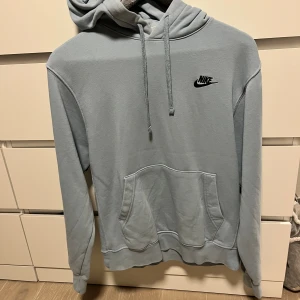 Nike hoodie - Nike hoodie storlek XS men sitter som S passar dig som är ca 175-180cm lång Fint skick