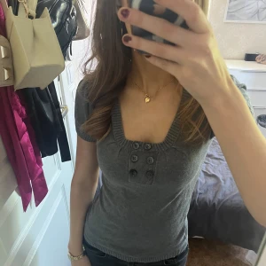 Tröja  - Så söt grå tröja i storlek xs💓