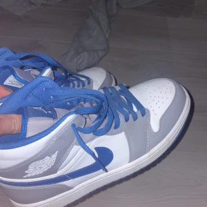 Jordan 1 - Tja,säljer ett par riktigt feta Jordan 1’s då de inte kommer till så mycket användning skick 9/10 hör av er vid funderingar  Pris kan diskuteras!
