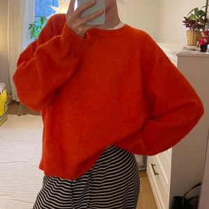 Oversized röd tröja  - Mysigt Oversized stickad tröja från Carin Wester, använd 2-3 gånger så vi fint skick❤️🎅🏼