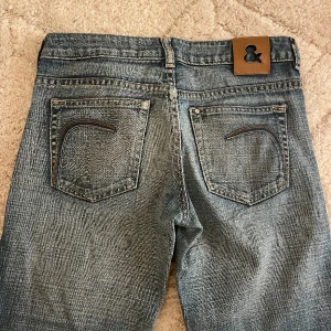 Lågmidjade jeans! - Skit snygga lågmidjade jeans!💕 Köpta på Ettmärke !! För korta för mig som är 170 tyvärr och därför aldrig använda! 😋💕💕