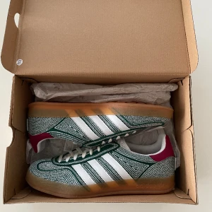 Sean wotherspoon gazelles - Helt nya, testade en gång inomhus. Kommer med alla tillbehör. Köptes på droppet för några veckor sedan!