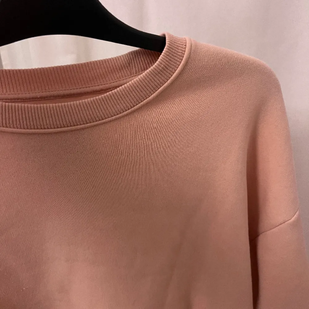 Fin rosa sweatshirt i väldigt bra skick 💗. Tröjor & Koftor.