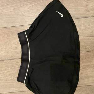 Nike tennis kjol som endast används 1 gång 