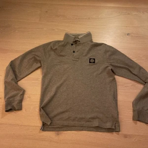 Stone island tröja  - En grå Stone island tröja   Pris kan diskuteras 