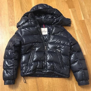 Moncler Maya - Moncler maya Använd 1 vinter kvitto finns strlk: 2