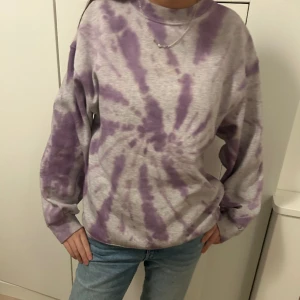Cool Tie dye tröja  - Intressekoll ,Jätte cool Tie dye tröja 