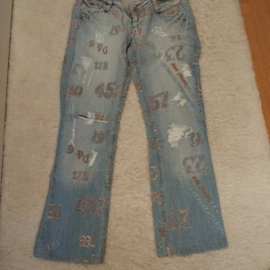 Dolce&gabbana jeans  - Så coola dolce and Gabbana jeans tyvär för små för mig. Vintage med låg midja köpta secondhand. 