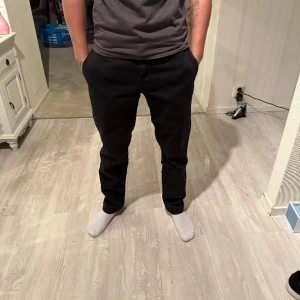 Dickies byxor - Byxor från dickies, jättebra skick och använda fåtal gånger. Storlek W28/L30, köpta för 749kr, säljer för 250kr. Skriv för frågor!