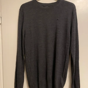 J Lindeberg merino - En helt ny J Lindeberg merino Wool tröja i färgen grå. Storlek L. Nypris 1 300kr